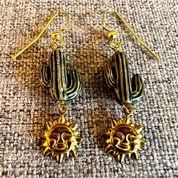 Cactus and Sun Earrings with hooks - Picture 4 of 4